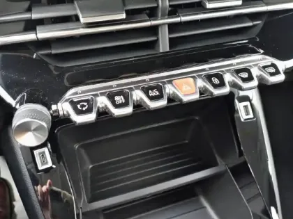 Photo 18 Peugeot 208  PureTech 75 S&S BVM5