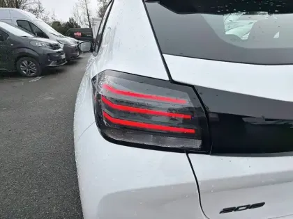 Photo 16 Peugeot 208  PureTech 75 S&S BVM5