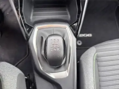 Photo 33 Peugeot 208  PureTech 75 S&S BVM5