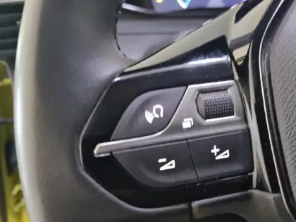 Photo 55 Peugeot 208  PureTech 100 S&S BVM6