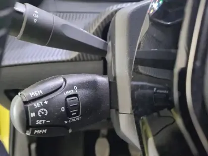 Photo 54 Peugeot 208  PureTech 100 S&S BVM6