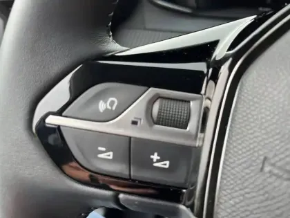 Photo 24 Peugeot 208  PureTech 100 S&S BVM6