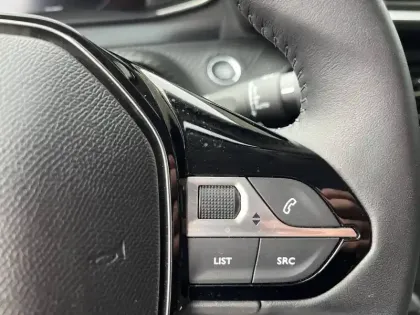 Photo 25 Peugeot 208  PureTech 100 S&S BVM6