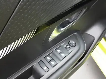 Photo 44 Peugeot 208  PureTech 100 S&S BVM6