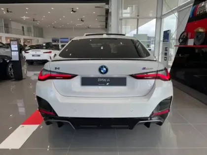 Photo 4 BMW I4  M50 544ch