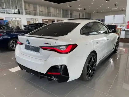 Photo 3 BMW I4  M50 544ch