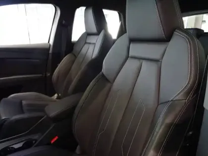 Photo 9 Audi Q4  e-tron 50 quattro 299 ch 82 kW