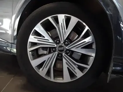 Photo 3 Audi Q4  e-tron 50 quattro 299 ch 82 kW