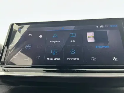 Photo 41 Peugeot 2008  Electrique 54 kWh 156 ch