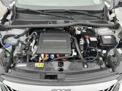 Photo 43 Peugeot 2008  Electrique 54 kWh 156 ch