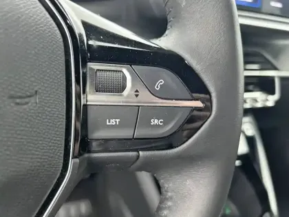 Photo 39 Peugeot 2008  Electrique 54 kWh 156 ch