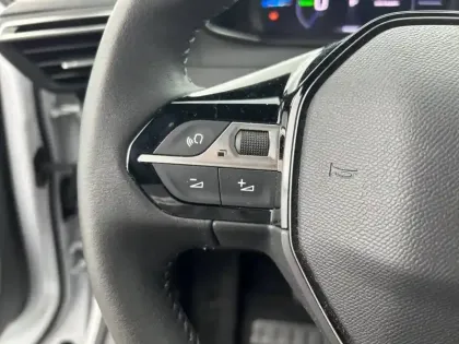 Photo 37 Peugeot 2008  Electrique 54 kWh 156 ch