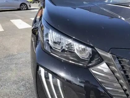 Photo 35 Peugeot 2008  Hybrid 136 e-DCS6