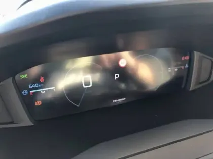 Photo 29 Peugeot 2008  Hybrid 136 e-DCS6