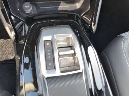 Photo 33 Peugeot 2008  Hybrid 136 e-DCS6