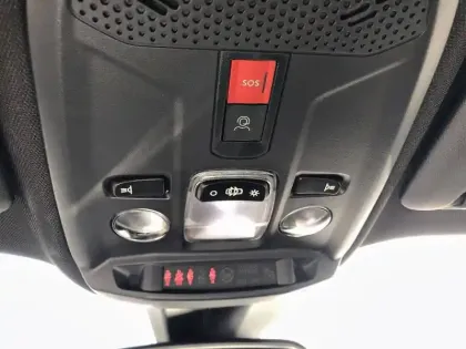 Photo 39 Peugeot 2008  Hybrid 136 e-DCS6