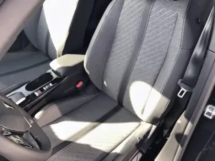 Photo 30 Peugeot 2008  Hybrid 136 e-DCS6