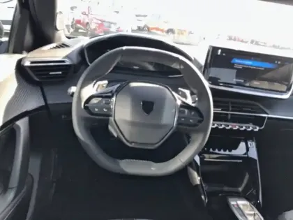 Photo 28 Peugeot 2008  Hybrid 136 e-DCS6