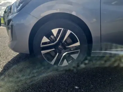 Photo 37 Peugeot 208  Electrique 50 kWh 136ch