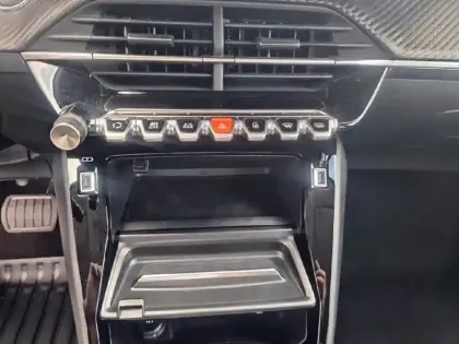 Photo 45 Peugeot 208  Electrique 50 kWh 136ch