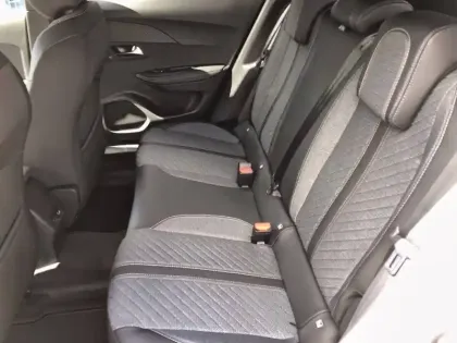 Photo 31 Peugeot 2008  Hybrid 136 e-DCS6