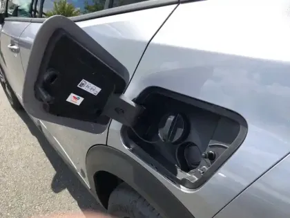 Photo 38 Peugeot 2008  Hybrid 136 e-DCS6