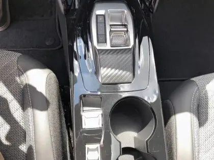 Photo 33 Peugeot 2008  Hybrid 136 e-DCS6