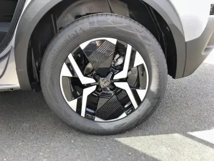 Photo 32 Peugeot 2008  Hybrid 136 e-DCS6