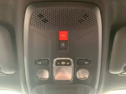 Photo 42 Peugeot 2008  PureTech 100 S&S BVM6