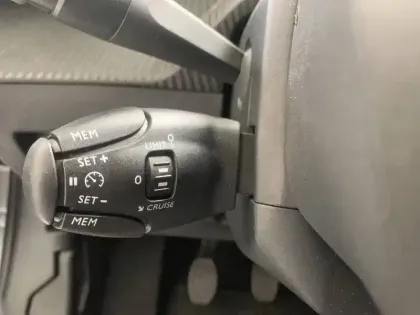 Photo 41 Peugeot 2008  PureTech 100 S&S BVM6