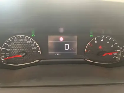 Photo 31 Peugeot 2008  PureTech 100 S&S BVM6