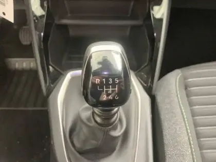 Photo 35 Peugeot 2008  PureTech 100 S&S BVM6