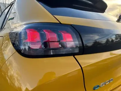 Photo 37 Peugeot 208  Electrique 50 kWh 136ch