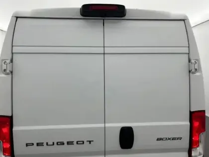 Photo 24 Peugeot Boxer  FOURGON TOLE 3.3 T L2H2 BLUEHDI 140 S&S BVM6