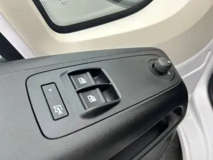 Photo 37 Peugeot Boxer  FOURGON TOLE 3.3 T L2H2 BLUEHDI 140 S&S BVM6