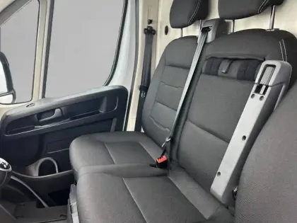 Photo 31 Peugeot Boxer  FOURGON TOLE 3.3 T L2H2 BLUEHDI 140 S&S BVM6