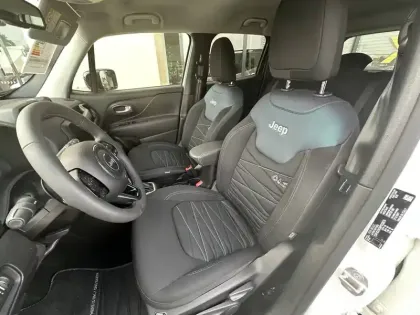 Photo 13 Jeep Renegade  1.3 Turbo T4 190 ch PHEV AT6 4xe eAWD
