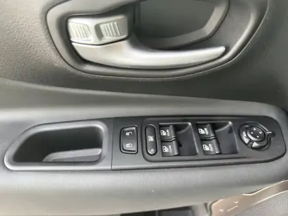 Photo 16 Jeep Renegade  1.3 Turbo T4 190 ch PHEV AT6 4xe eAWD