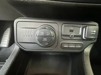 Photo 19 Jeep Renegade  1.3 Turbo T4 190 ch PHEV AT6 4xe eAWD