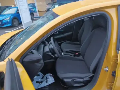 Photo 24 Peugeot 208  PureTech 100 S&S BVM6