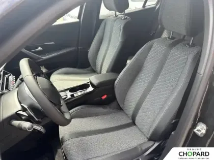 Photo 60 Peugeot 2008  Hybrid 136 e-DCS6