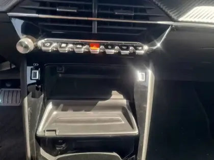 Photo 18 Peugeot 208  PureTech 100 S&S EAT8