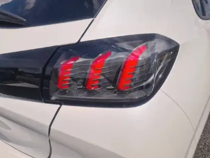 Photo 16 Peugeot 208  PureTech 100 S&S EAT8