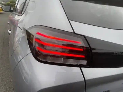 Photo 37 Peugeot 208  PureTech 100 S&S BVM6