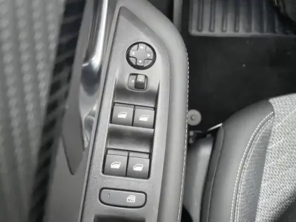 Photo 38 Peugeot 208  PureTech 100 S&S BVM6