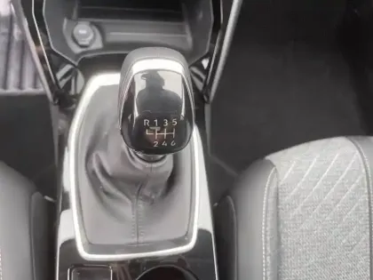 Photo 34 Peugeot 208  PureTech 100 S&S BVM6