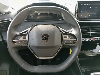 Photo 34 Peugeot 208  PureTech 100 S&S BVM6