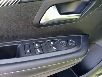 Photo 14 Peugeot 208  PureTech 100 S&S BVM6