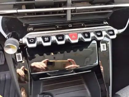 Photo 22 Peugeot 208  PureTech 100 S&S BVM6