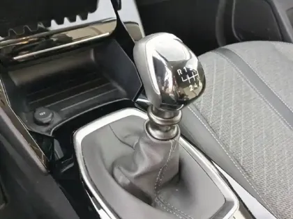 Photo 39 Peugeot 208  PureTech 100 S&S BVM6